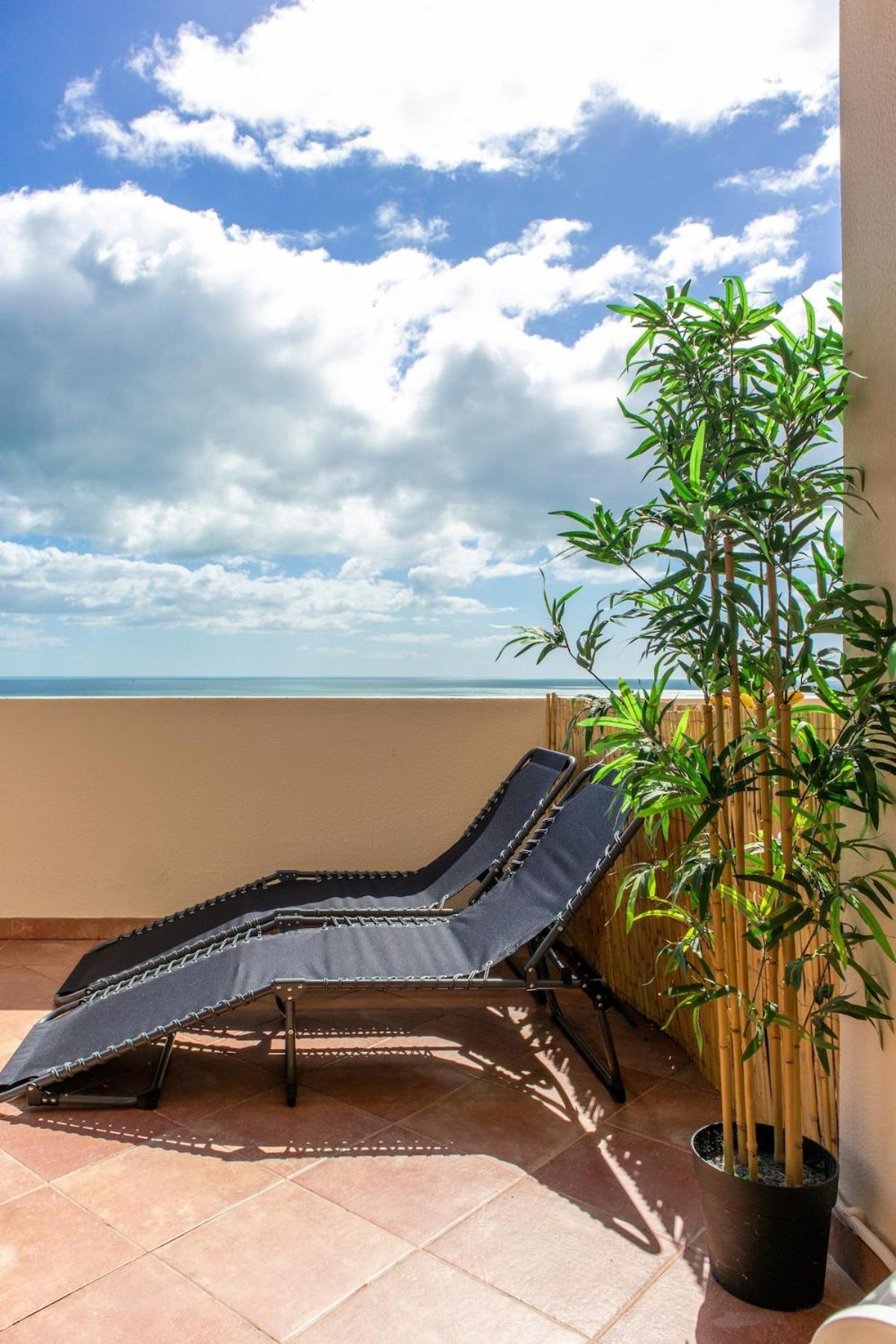 New! By The With Amazing Seaview